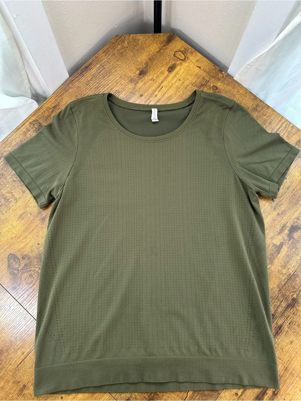 Athleta In Motion Seamless Tee, Glacier Olive Green, Large
